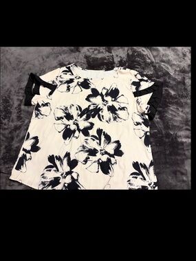 SHEIN Black & White Floral Round Neck Blouse